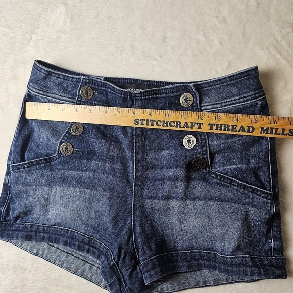 Express Jean Shorts 8 Women’s button front denim Jorts - Picture 2 of 9